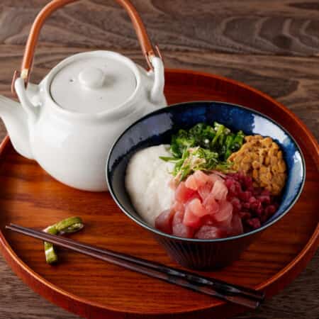 【至福のひと時】漬けまぐろの梅ねばだし茶漬け｜三田でテイクアウト・デリバリーならデリステーション田町店