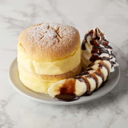 チョコバナナホイップスフレパンケーキ（2個付き）｜三田でテイクアウト・デリバリーならデリステーション田町店
