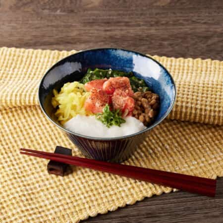 【マヨ醤油付き】炙り明太子の納豆とろろねば丼｜三田でテイクアウト・デリバリーならデリステーション田町店