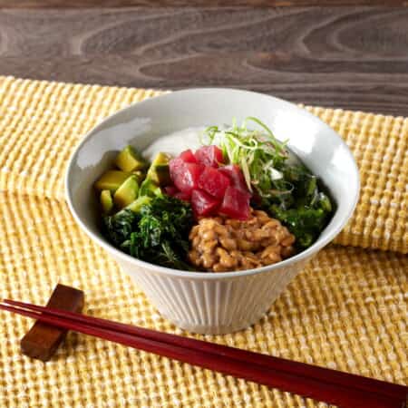 【食生活をサポート】まぐろと健康野菜のねば丼｜三田でテイクアウト・デリバリーならデリステーション田町店