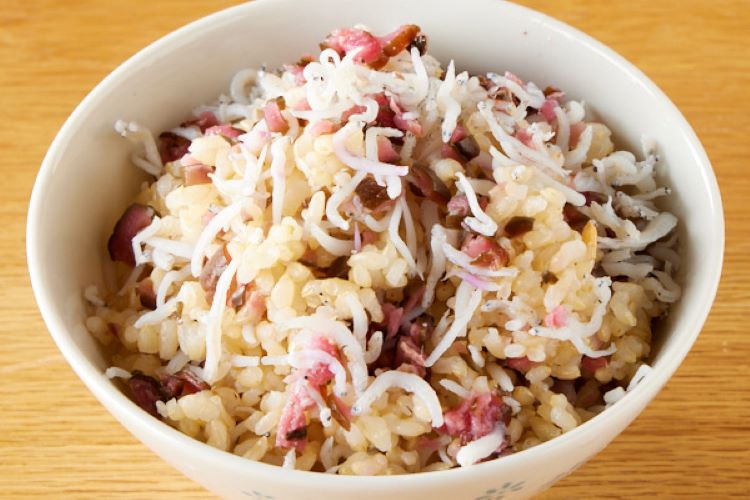 梅じゃこ混ぜご飯 梅じゃこ混ぜご飯|三田でテイクアウト・デリバリーならデリステーション田町店